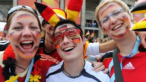 Fußballfans der deutschen Nationalmannschaft. Für Mainz wurden die Public Viewing-Regeln festgelegt.  