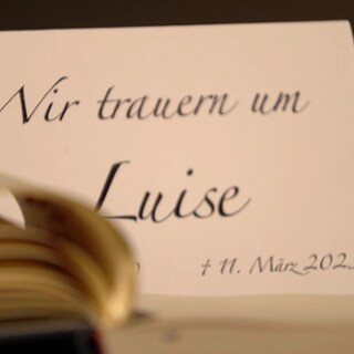 Ein Schildchen erinnert an Luise