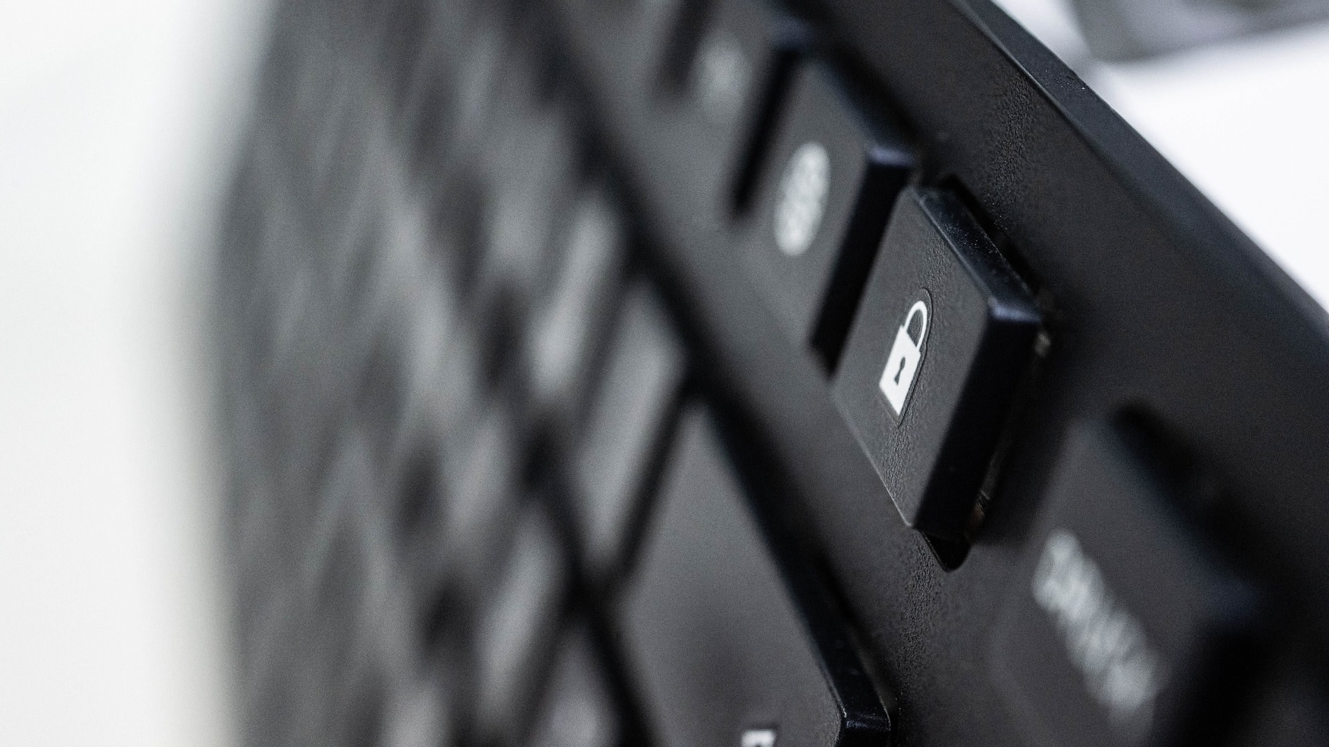 "Die Bedrohungslage ist tatsächlich ernst": Wie Unternehmen gegen Hacker aufrüsten