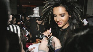 Tom und Bill Kaulitz geben Autogramme in Paris, 2008