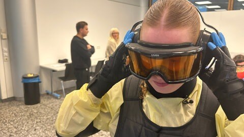 Pflegende am Klinikum Stuttgart sollen mit Simulationen Verständnis für alte Kranke lernen