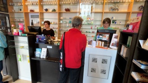Verkaufsraum der Johannes-Apotheke