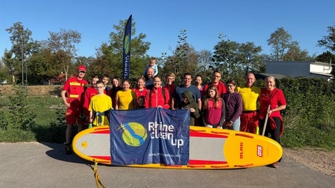 Die DLRG-Ortsgruppe Mühlheim-Neuenburg hat sich an der "RhineCleanUp"-Aktion beteiligt.