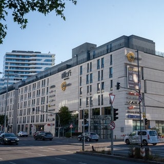 Blick auf das Milaneo Shopping-Center im Europaviertel.