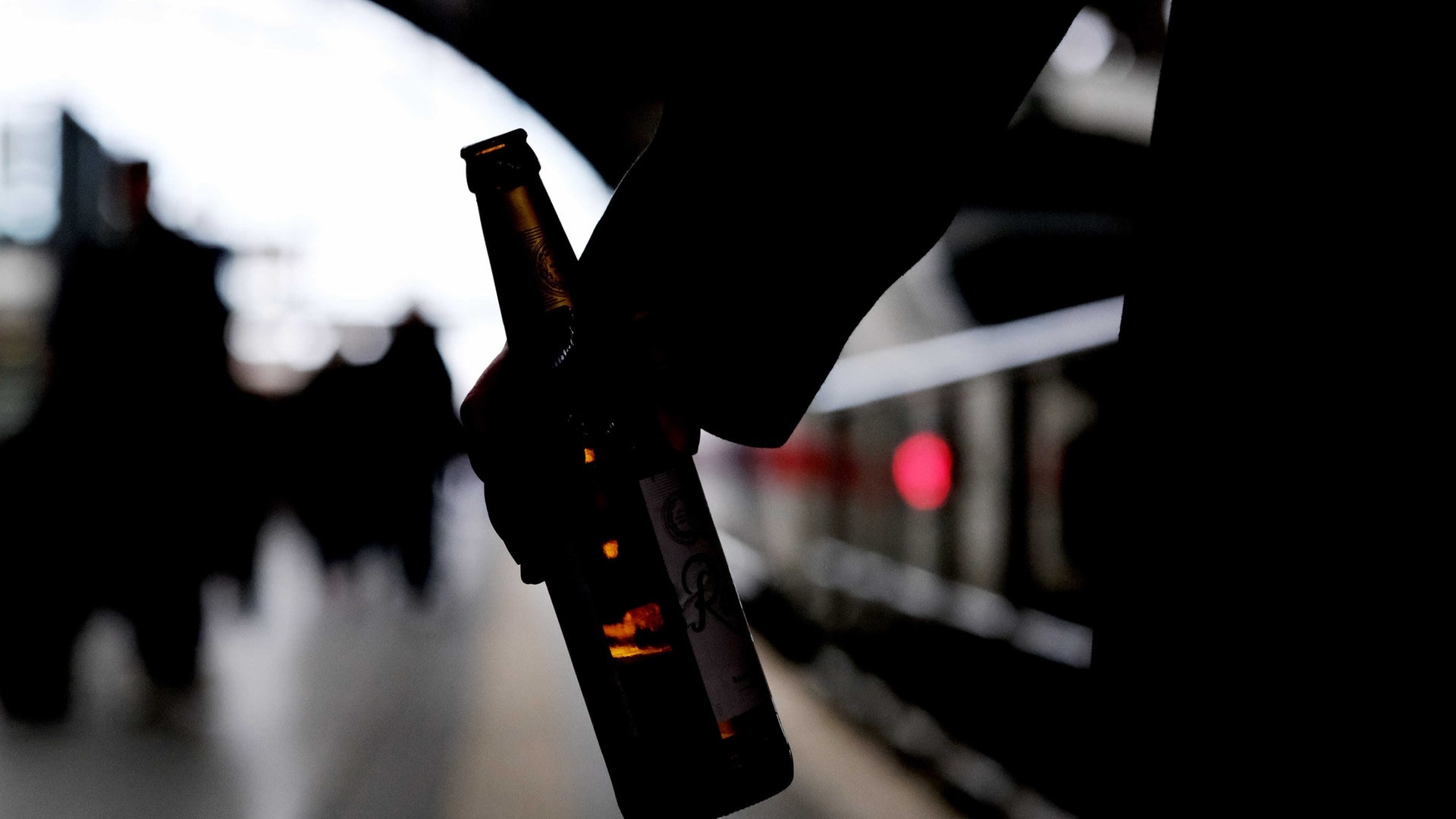 ++ Alkoholverbot an Bahnhöfen beginnt ++ 25 Jahre Mainzer Teddyklinik ++ Gladiators Trier gewinnen ++