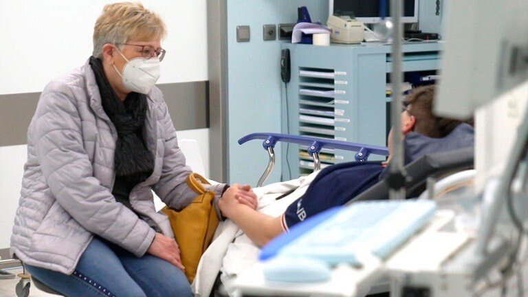 SWR Dokureihe "Die Unfallklinik" zeigt den Alltag in der Zentralen Notaufnahme der BG Klinik Ludwigshafen und Hubschrauber-Rettungseinsätze mit Christoph 5