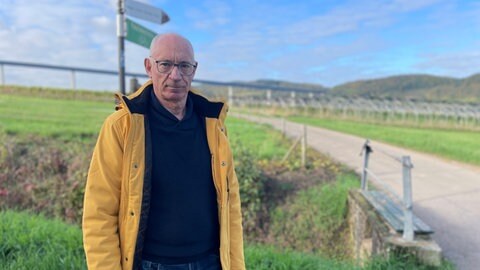 Die Gemeinde Erden ist nicht mehr Teil der geplanten Route des Radweges. Ortsbürgermeister Wolfgang Faber ärgert sich darüber, wie die Kommunikation mit der verantwortlichen Mosellandtouristik gelaufen ist. 