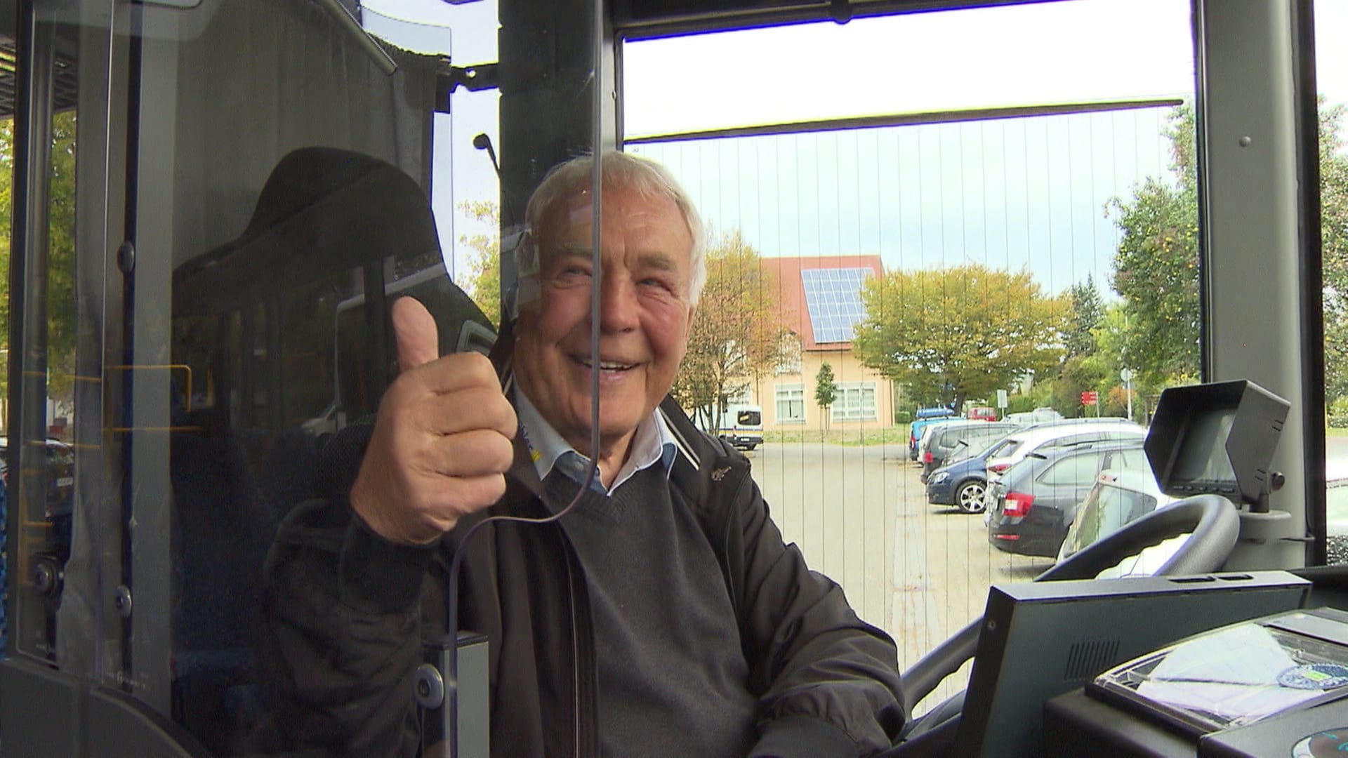 Mit 81 Jahren immer noch Busfahrer