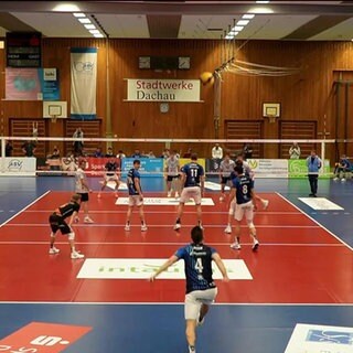 Volleyballer auf dem Feld