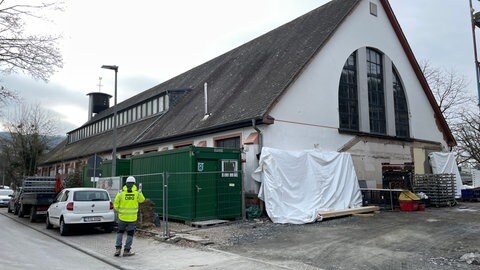 Das Wohnungsbauvorhaben auf dem Areal der ehemaligen Ambrosius-Kirche in Trier-Nord lässt wegen Denkmalschutz-Auflagen weiter auf sich warten.