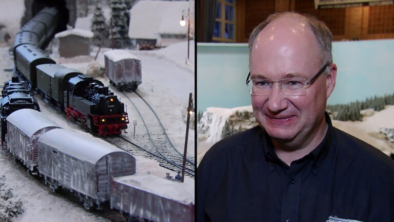 Jürgen Hauser zeigt das „Winterland“ der Modelleisenbahnfreunde am oberen Neckar.
