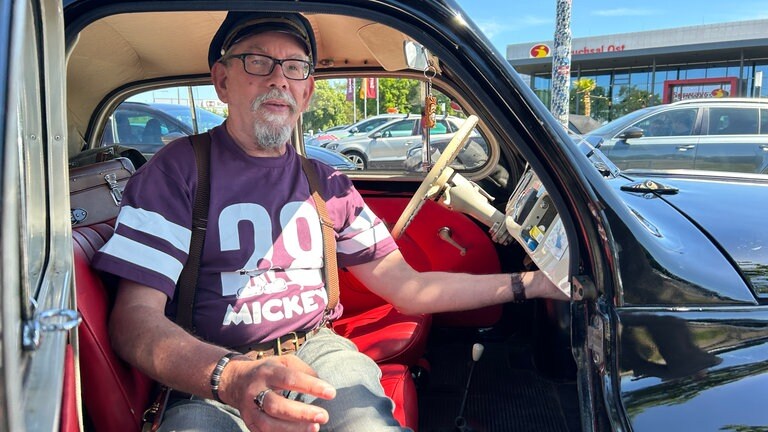Die beiden aus der Schweiz sind an Pfingsten auf dem Weg zum einem Rockabilly-Treffen.