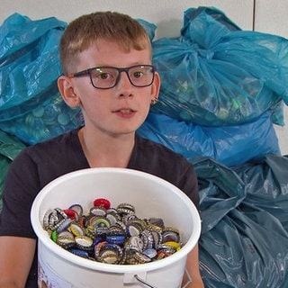 Der 11-jährige Jonas Grammel sammelt Kronkorken für einen guten Zweck