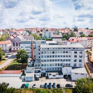 Die Schuhfabrik Carl Semler verlegt ihre Produktion von Pirmasens nach Ungarn.