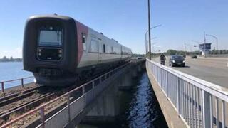 Ob unterwegs per Fahrrad, Auto oder Zug – über die oder andere Brücke muss man rüber, wenn man in Dänemark reist. Hier die nach König Frederik IX. benannte Klappbrücke zwischen Lolland und Falster.