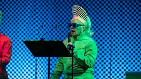 Die Autorin Mariola Brillowska spielt  "Die Tetris"
