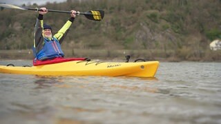 "Paddeln macht glücklich": Winfried (77) hält sich mit Paddeln fit