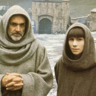The Name of the Rose Mit seinem Novizen Adson von Melk (CHRISTIAN SLATER) versucht der Mönch William von Baskerville (SEAN CONNERY), eine geheimnisvolle Mordserie in einer Benediktiner-Abtei im Apennin aufzuklären.