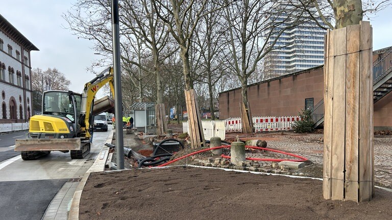 Die weiteren Bauarbeiten in der neuen Stadtmitte in Kaiserslautern sind noch nicht ganz fertig, dies sei vom Wetter abhängig.