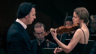 Teodor Currentzis dirigiert, Vilde Frang spielt Violine