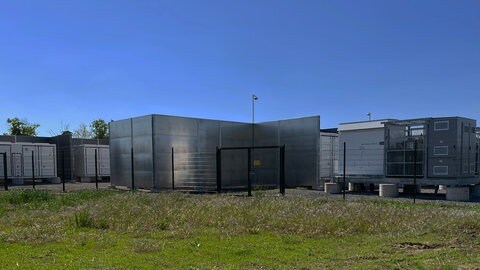 Ein Blick auf das neue Batteriespeicherwerk in Worms-Neuhausen