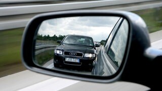 Ein Drängler auf der Autobahn (Symbolbild) | Wie ihr euch bei Dränglern verhalten könnt und wann ihr sie anzeigen solltet
