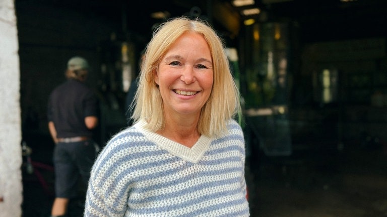 Eva Bonnet führt uns auf dem Hof herum und zeigt uns, wie die Hauptweinlese abläuft.