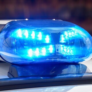 (Symbolbild) Das Blaulicht eines Polizeiautos