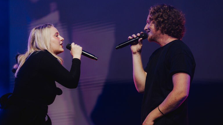 Michael Schulte sang zusammen mit Asdis den Song „Half of my Heart“ beim „SWR3 New Pop Festival“ in Baden-Baden. 