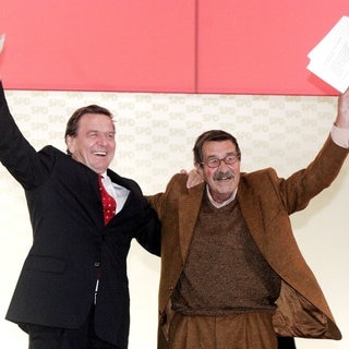 Günther Grass (re.) und  Bundeskanzler Gerhard Schröder.