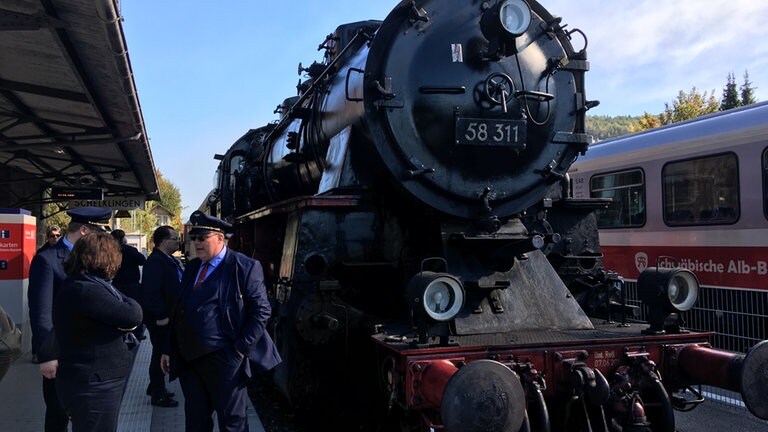 58 311 der Dampfnostalgie Karlsruhe in Schelklingen auf dem Weg nach Münsingen.