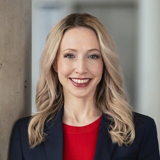 Astrid Meisoll ist Moderatorin und Redakteurin bei SWR Kultur Aktuell und bei Impuls