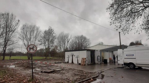 So sah die Tafel in Ludwigshafen noch vor vielen Jahren aus. In den letzten Jahren wurde das Gebäude und der Garten renoviert.
