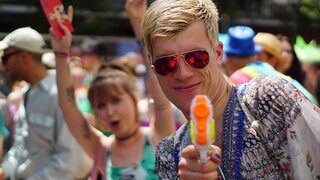 Tausende feiern CSD in der Freiburger Innenstadt