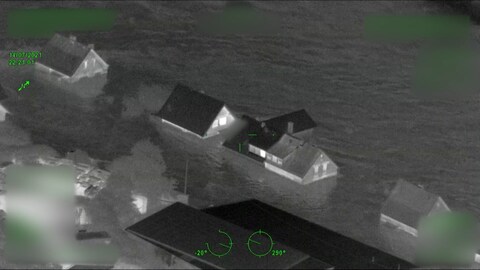 Bilder von einem Polizeihubschrauber von der Flutnacht im Ahrtal