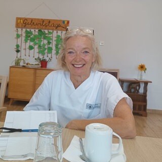 Regina Ecker in ihrem Job als Altenpflegerin.