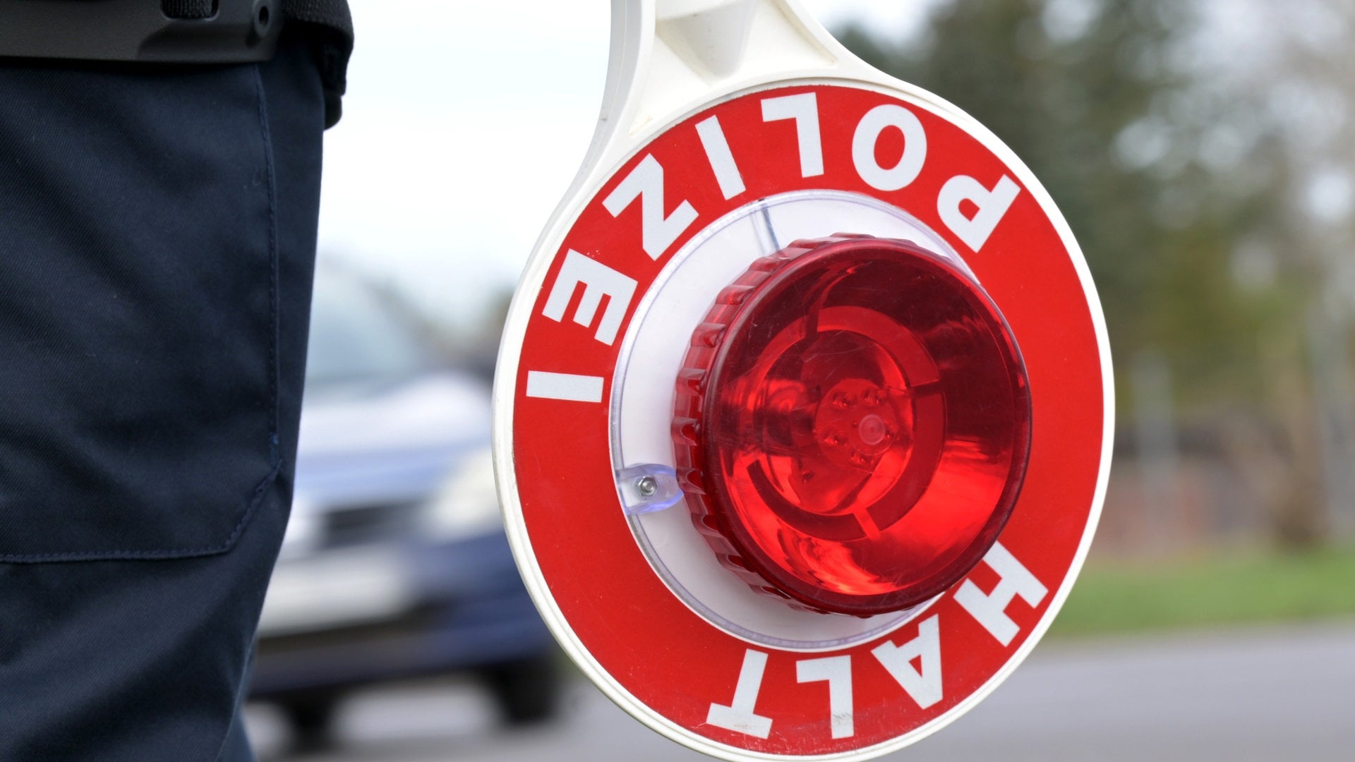 Fast 250.000 Euro ergaunert: So soll der Polizist bei Verkehrskontrollen getrickst haben