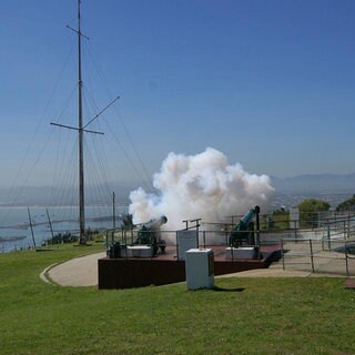 Mittagskanonenschuss Signal Hill Kapstadt.