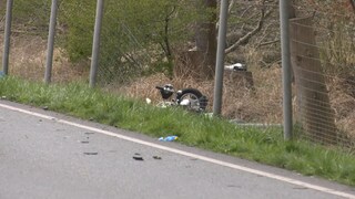 Beim Zusammenstoß eines Autos mit einem Motorroller wurde eine junge Mainzerin tödlich verletzt.