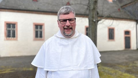 30 Jahre Motorrad-Wallfahrt in Klausen. Pater Albert Seul ist seit 15 Jahren der vernatwortliche Priester. 