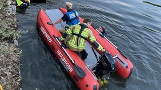 Feuerwehr Heilbronn im Neckar im Einsatz