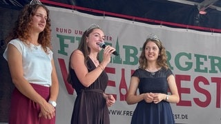 Das Weinfest wurde von der Weinkönigin und den Weinprinzessinnen in Freiburg eröffnet.