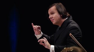 Teodor Currentzis dirigiert