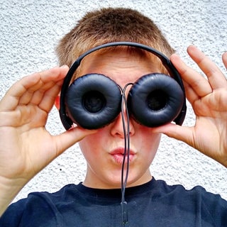 junge;augen;kopfhörer 