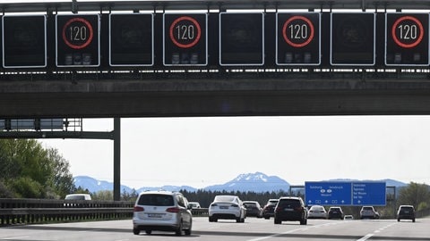 Um gegen die Luftverschmutzung vorzugehen, wurde in Frankreich im Juni das Tempolimit auf Autobahnen herabgesetzt.
