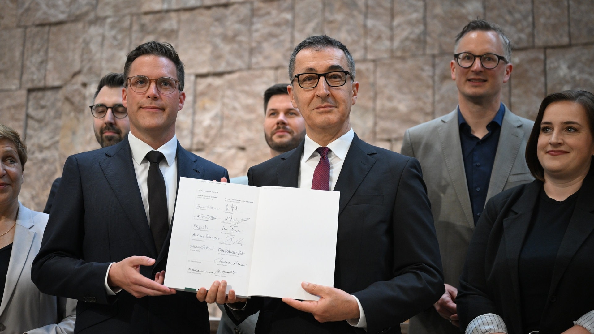 Landespolitik auf dem Prüfstand: Bürger haben das Wort im Plenarsaal
