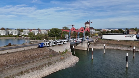Eine Rundfahrt durch den mannheimer Industriehafen mit dem Zug