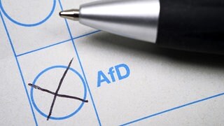 Landtagswahl: Stimmzettel mit Wahlkreuz bei der AfD