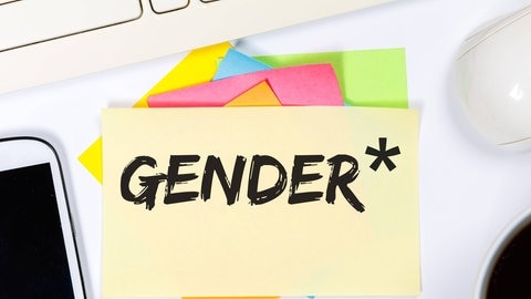 Zettel mit dem Wort Gender*, daneben ein Handy und eine Computermaus