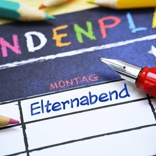 Symbolbild: Stundenplan mit der Aufschrift Elternabend